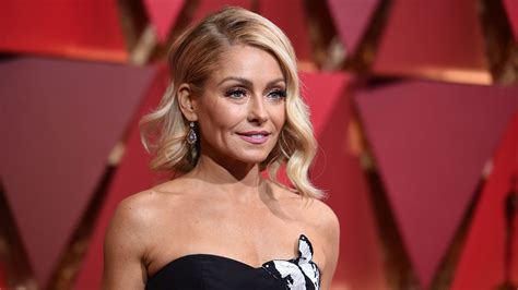 Kelly Ripa Awes In Instagram Post Standing On Her Toes In Pointe Shoes