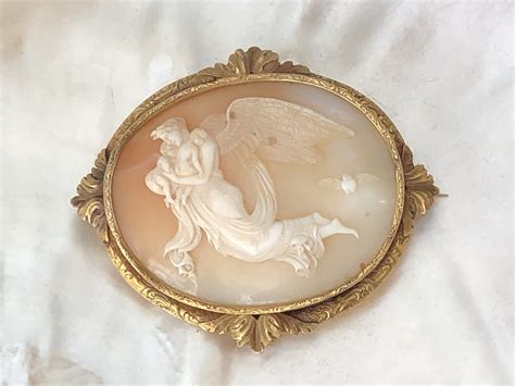 Antique 14k Yellow Gold Carved Cameo Brooch Antique 14k Yellow Gold