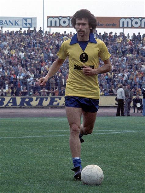 113 485 0,23 fortuna düsseldorf (66) 1. Paul Breitner, con Eintracht Braunschweig 1977/78 | Bayern ...