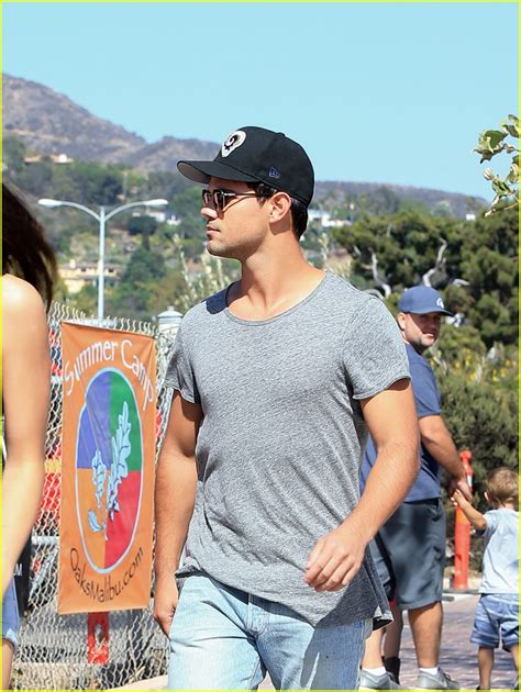 Taylor Lautner And Model Kyra Santoro Hang Out In Malibu Photo 3749783