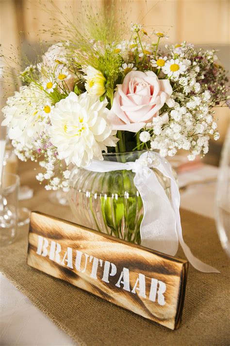 Events and seminars hosted and/or organised by the idm are indexed on the respective idm calendars. Vintage Holzschild für den Brauttisch | Vintage hochzeit ...