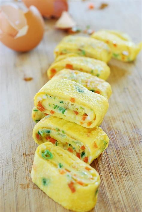 Soft and fluffy, these egg rolls make for a perfect breakfast, side dish, or lunch box dish. Gyeran Mari (Korean Rolled Omelette) - Korean Bapsang