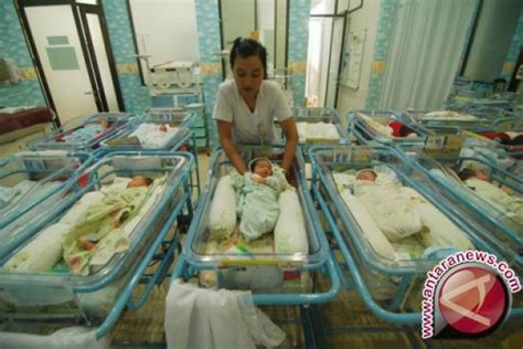Menurut para ahli di departemen kedokteran universitas columbia—yang melakukan riset pada 1.75 juta dan 1.668 data pasien—mereka yang lahir di bulan. Indonesia peringkat lima besar penyumbang bayi Tahun Baru ...