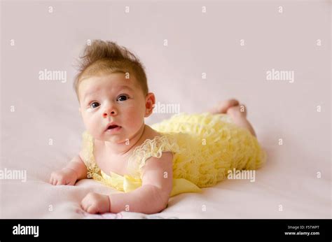 Girl Tummy Hi Res Stock Photography And Images Alamy