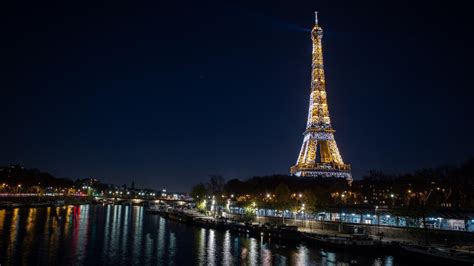 Eiffel Tower At Night Soakploaty