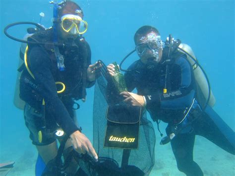 The Global Scavenger Hunt Is Conservation At Play Padi Aware