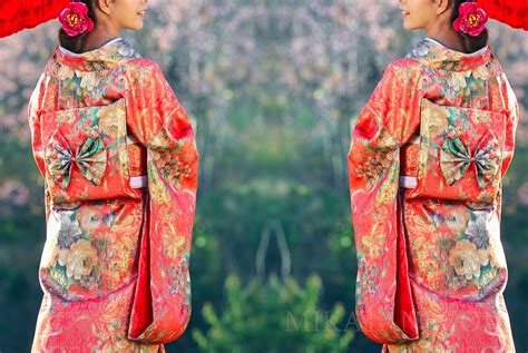 Borrowed from japanese 着物(きもの) (kimono, clothing), which is from 着 (wearing) + 物(もの) (mono, thing). Kimono femme long ou court importé du Japon en vente sur ...