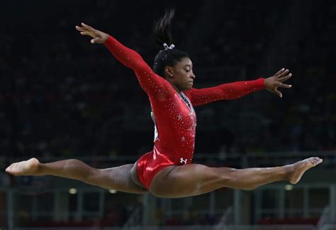 How long is the back handspring of simone biles. Dit is de indrukwekkende carrière van de Amerikaanse ...