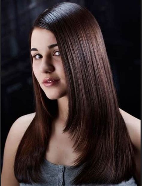Sebagai pertimbangan lain, setelah melahirkan nanti bunda akan sibuk dengan bayi dan hampir jadi punya gaya rambut yang mudah ditata akan sangat membantu! Model Rambut Smoothing Panjang Terbaik