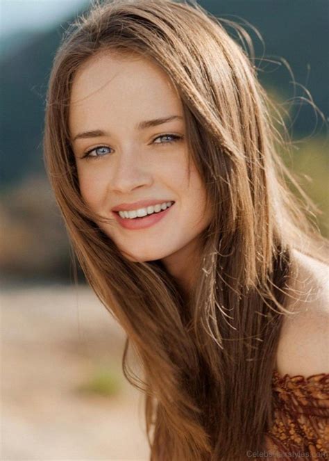 They are also functional as they will keep your hair away from your. 52 Alexis Bledel Cute Hairstyles