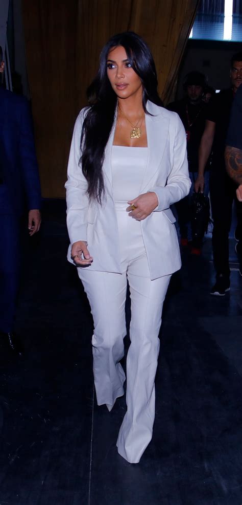 Amazing Kim Kardashian Blazer Outfits You Need To See Right Now