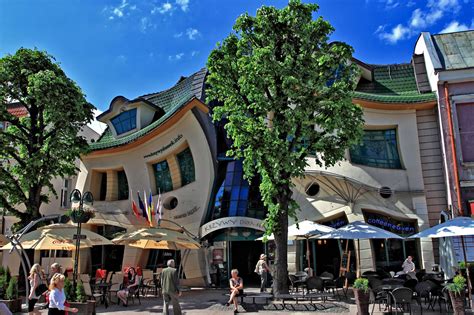 My experience of the crooked house. Poland - crooked house on the Monte Cassino street in ...