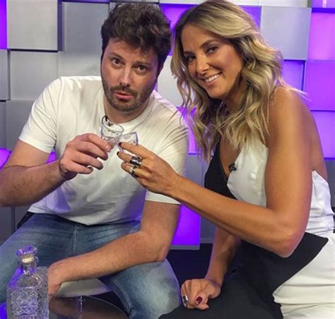 Desde 1979 estragando tudo e decepcionando pessoas. Danilo Gentili confessa para Ticiane Pinheiro: - Já me ...