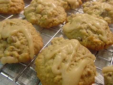 Dot center of each cookie with water, and top with a pecan half. Loaded Oatmeal Cookies (Paula Deen) Recipe - Food.com ...
