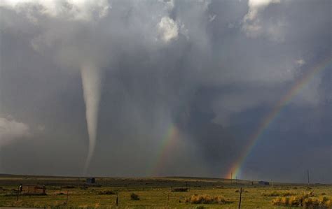 Торнадо и радуга редчайшие кадры — Естественные Науки против глупости