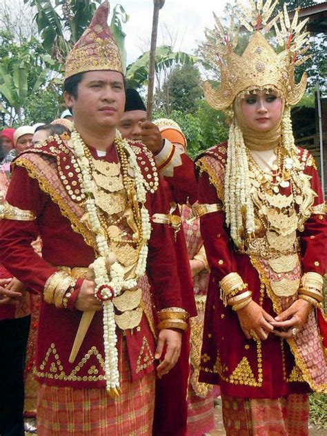 Pakaian Pengantin Pria Adat Lampung Saibatin Dan Pepadun Beserta Gambar