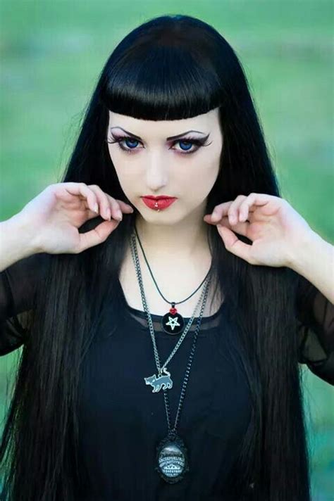 Omg This Woman Obsidian Kerttu Gothic Hairstyles Goth Beauty
