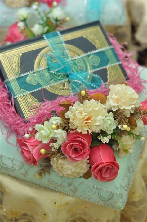 Ok, ni entri yang paling excited nak karang. Bunga September: Gubahan Hantaran Tunang (DIY)