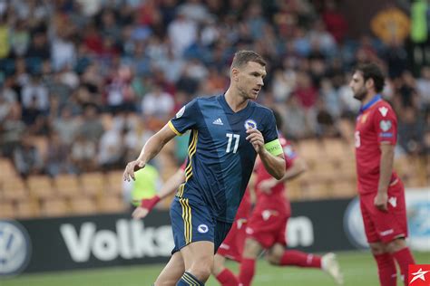 Fixed wages and values according to new fifa 21 values | fixed values and wages for those players on loan. Edin Džeko otvoreno o našoj igri: Dobili smo što smo ...