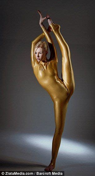 World S Most Flexible Woman Shows Off Her Incredible Contortion Skills Contortion Flexibility