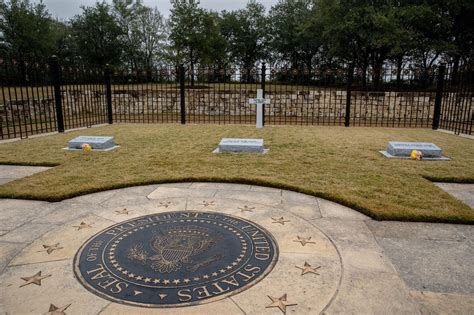 Sep 21, 2021 · when the flowers went home to sleep at dawn,. Texas A&M University on Twitter: "The gravesite of George ...