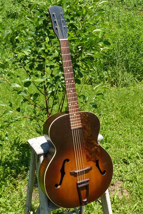 1946 Harmony H2415 Archtop Guitar