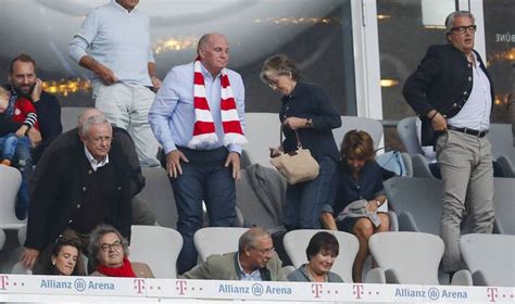 Herbert dreesen seine praxis eingerichtet. Dr Dreesen Ehefrau - Fotos | imago images