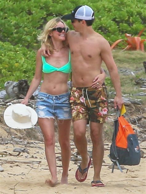 Kate Bosworth And Justin Long Seal Their Romance With A Kiss In Hawaii