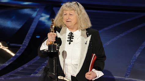 Jenny Beavan Wins Best Costume Design For ‘cruella’ At 2022 Oscars The Hollywood Reporter