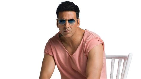 Akshay Kumar Lesser Known Facts From His First Salary To First Car 6