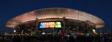 Le grand télescope a déréglé toutes les machines, et les pages de l'édition originale du roman se sont effacées ! 最良かつ最も包括的な Parc Des Princes Exterieur Nuit - さじとも