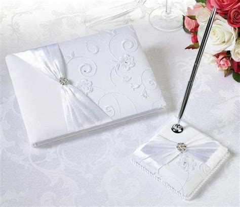 Alle zustandsdefinitionen aufrufen ： type: White Lace Wedding Guest Book And Pen Set | Wedding Guest ...