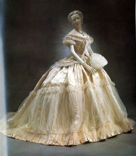 Bei dieser ausführlichen beratung gehen wir auf deine wünsche ein. House of Worth | Vintage outfits, Vintage gowns, House of ...