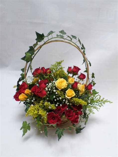 Canasta Con Flores Elaborado Con Rosas Mini Ipericum Solidago