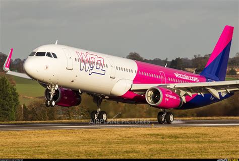 Ha Lxk Wizz Air Airbus A321 At London Luton Photo Id 821691