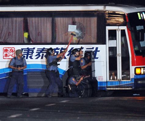 Manila Hostages Rolando Mendoza Ex Cop Held Tourists On Bus Video Photos Huffpost The