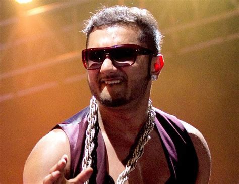 Yo Yo Honey Singh Mobbed By Fans In Ghazipur India Today