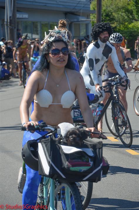 2015 Fremont Summer Solstice Parade Naked Bike Riders Guerilla