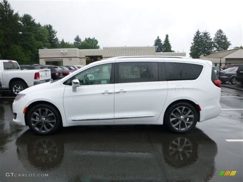 Bright White 2017 Chrysler Pacifica Limited Exterior Photo 113918447