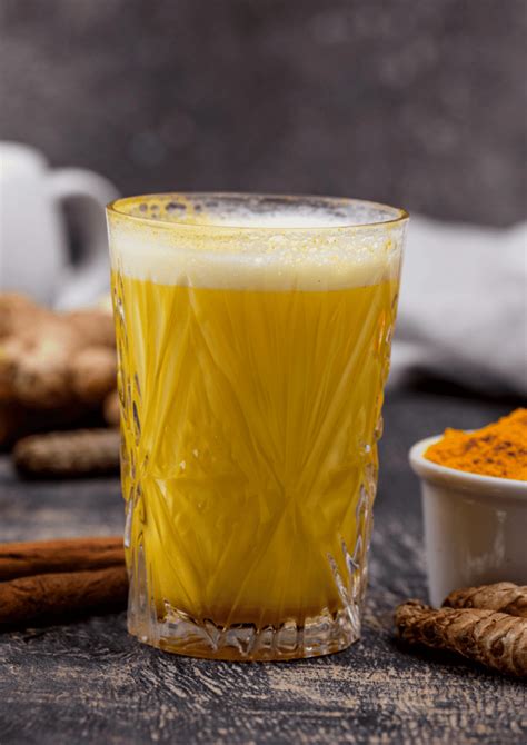 The BEST Ginger Turmeric Shot Recipe For Top Health