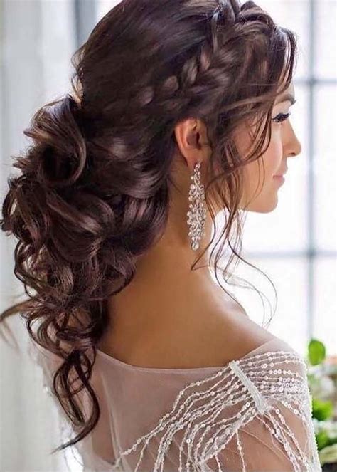 Delightful ideas for a charming bridal look. Wedding Reception Hairstyles Trending In Indian Weddings | WedMeGood