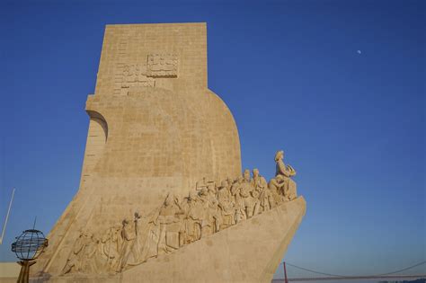 Monument of the discoveries) is a monument on the northern bank of the tagus river estuary, in the civil parish of santa maria de belém, lisbon. Padrão dos Descobrimentos - EGEAC