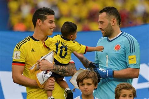 El 27 de julio de 2014 se hace oficial la llegada al arsenal por una cifra cercana a los 4 millones de euros , el jugador firma por 5 temporadas con el conjunto inglés. James Rodriguez to join David Ospina at Napoli