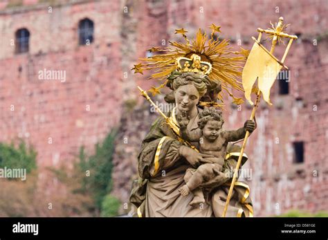 Madonna Statue Heidelberg Fotos Und Bildmaterial In Hoher Auflösung