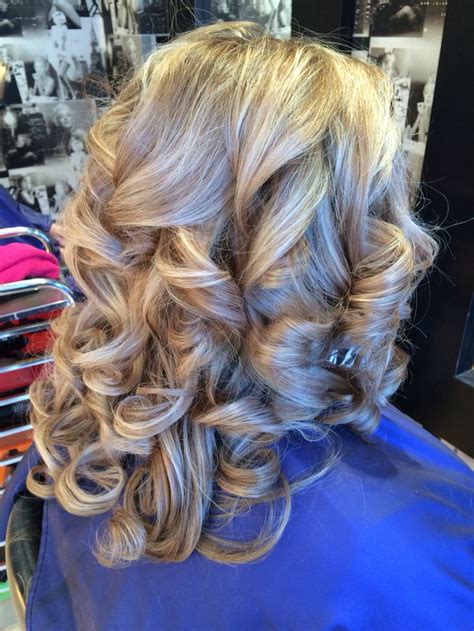 The hair is long with beautiful curls and starts dark at the roots, then has lots of beautiful blonde highlights. Blonde and honey highlights with lots of layers! Gorgeous ...