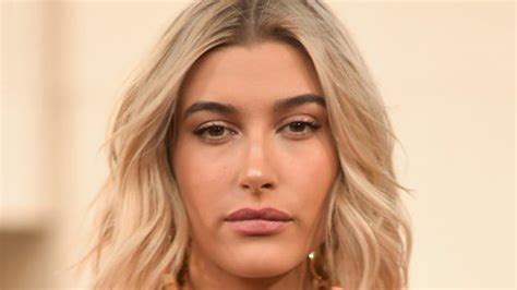 Hailey Baldwin Had To Ask Fans To Stop Making Fun Of Her Fingers It S Genetic