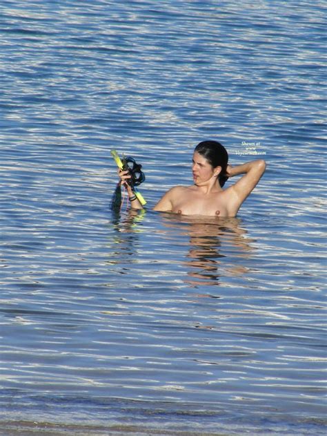 Beach Voyeur Embarrassed Topless Girl To Come Out Of The Sea April