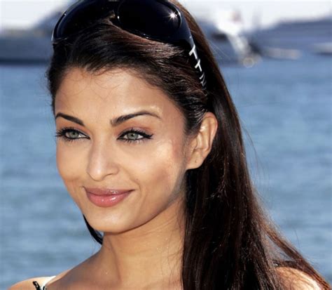 A person who is born in auspicious time is bestowed with good fruits. Vedic Astrology - Aishwarya Rai Birth Chart