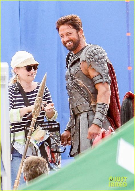 gerard butler gets god like on the gods of egypt set photo 3122599 gerard butler photos