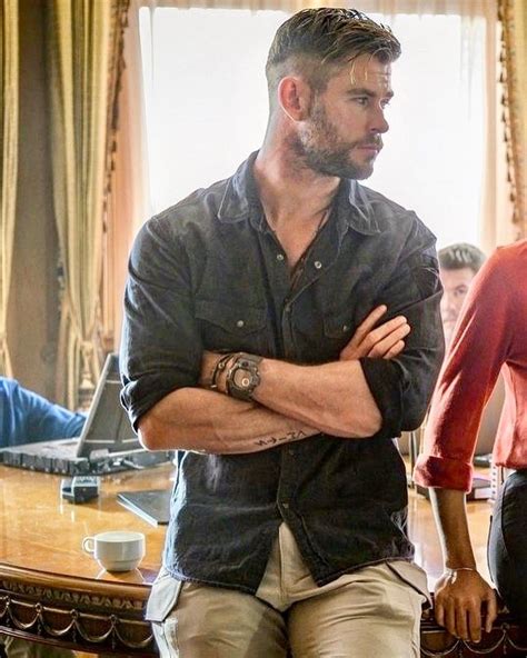 Back in the day, hemsworth's hair wasn't always the star of the show. Pin by Lexi Przypadlo on Chris Hemsworth in 2020 | Chris ...